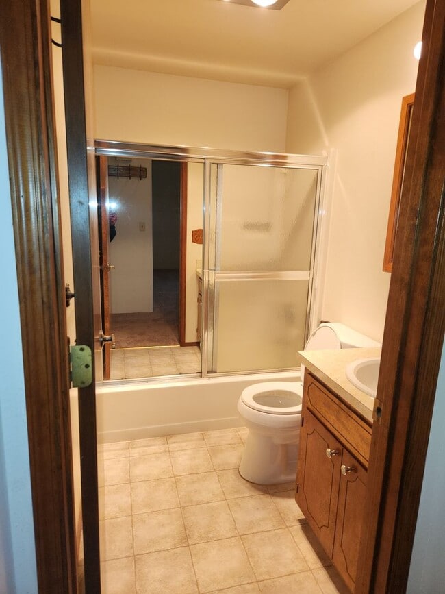 Building Photo - 2-bedroom 1 bath Duplex
