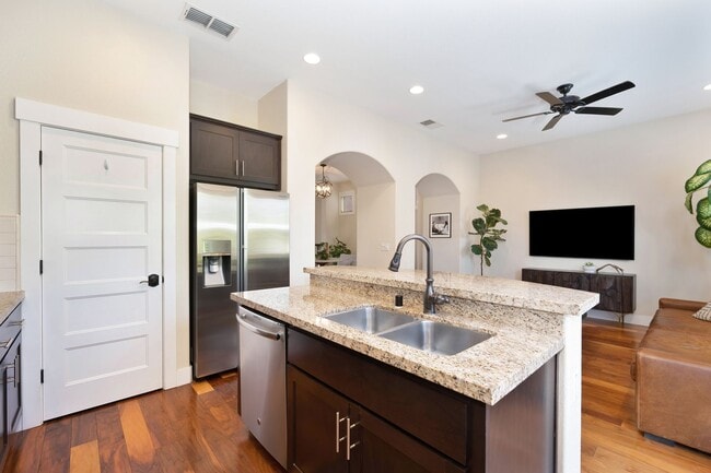 Building Photo - 3 bedroom | 2.5 bathroom | Crocker Village Brownstone