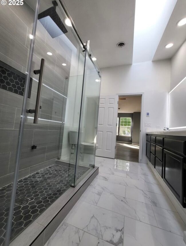 Building Photo - 2114 SE 60th Ave