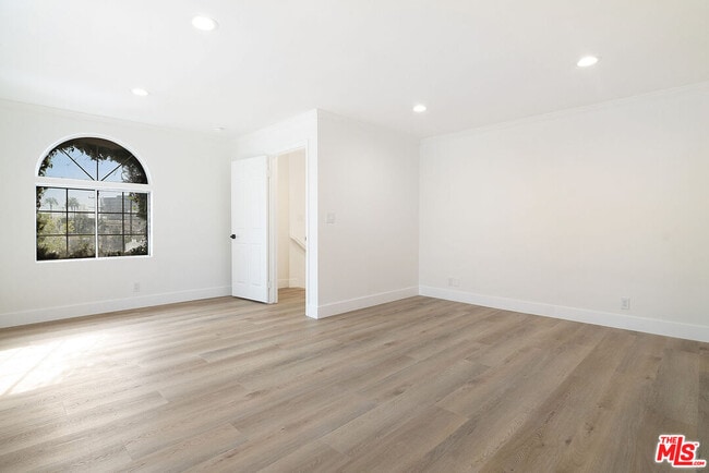 Building Photo - 466 S Orlando Ave