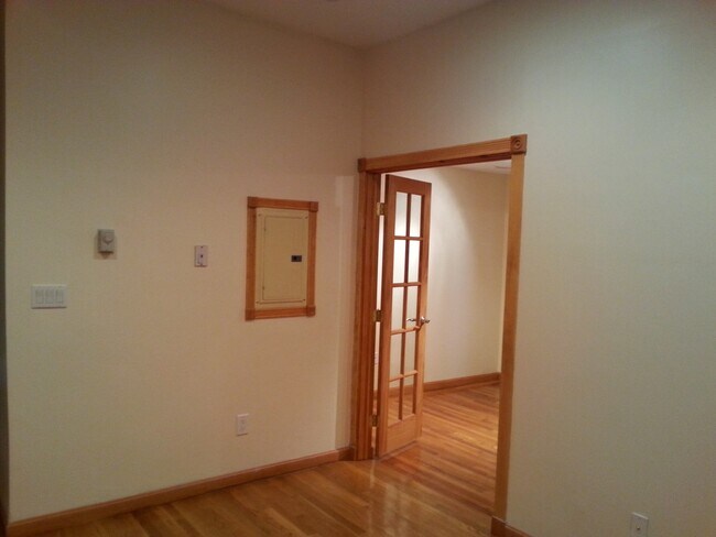Building Photo - 44 Highland Ave