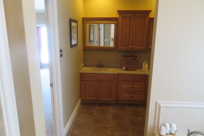 Building Photo - 442 Country Club Rd