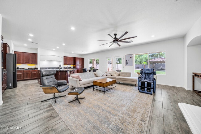 Building Photo - 7149 W Avenida Del Sol