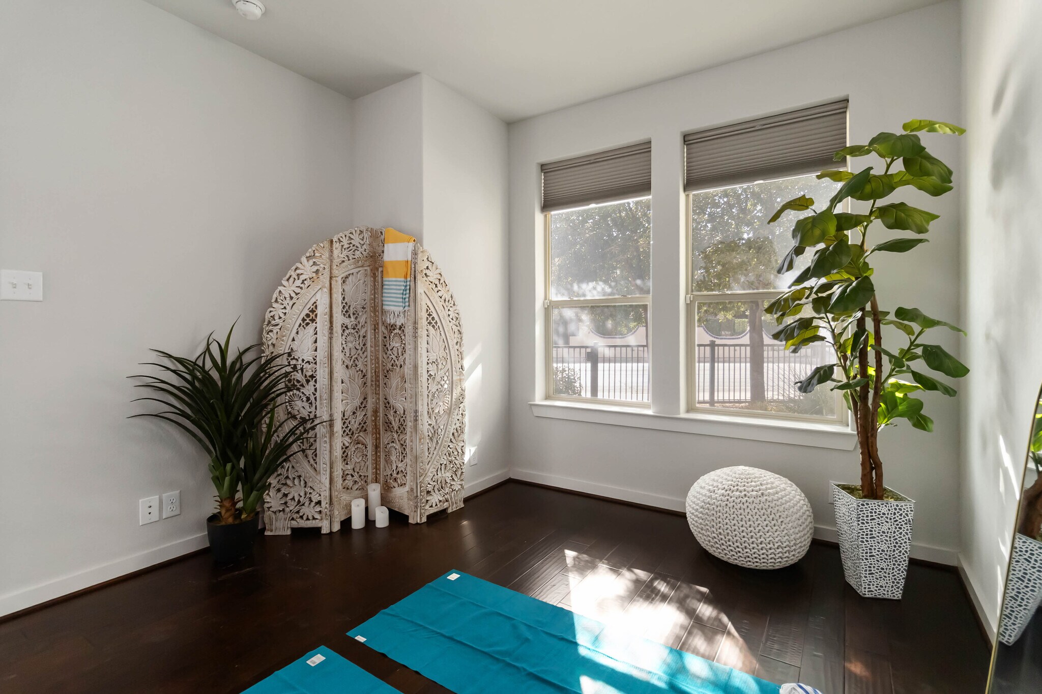 Building Photo - 2104 N Saint Marys St