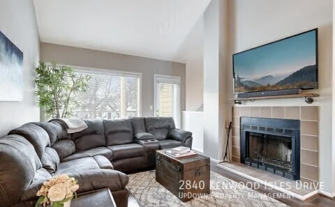 Building Photo - 2840 Kenwood Isles Dr