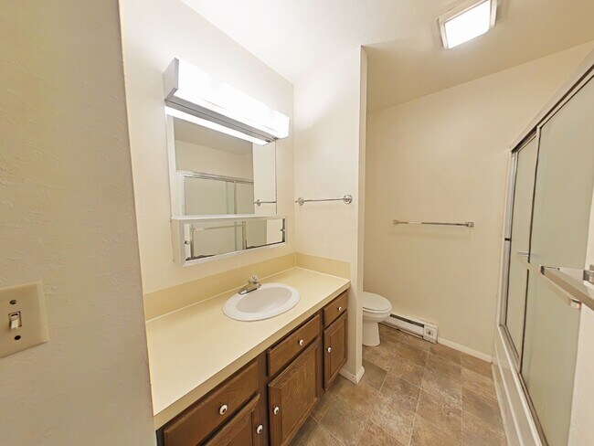 Building Photo - 2Bed 1Bath with Carport! Walk to MSU