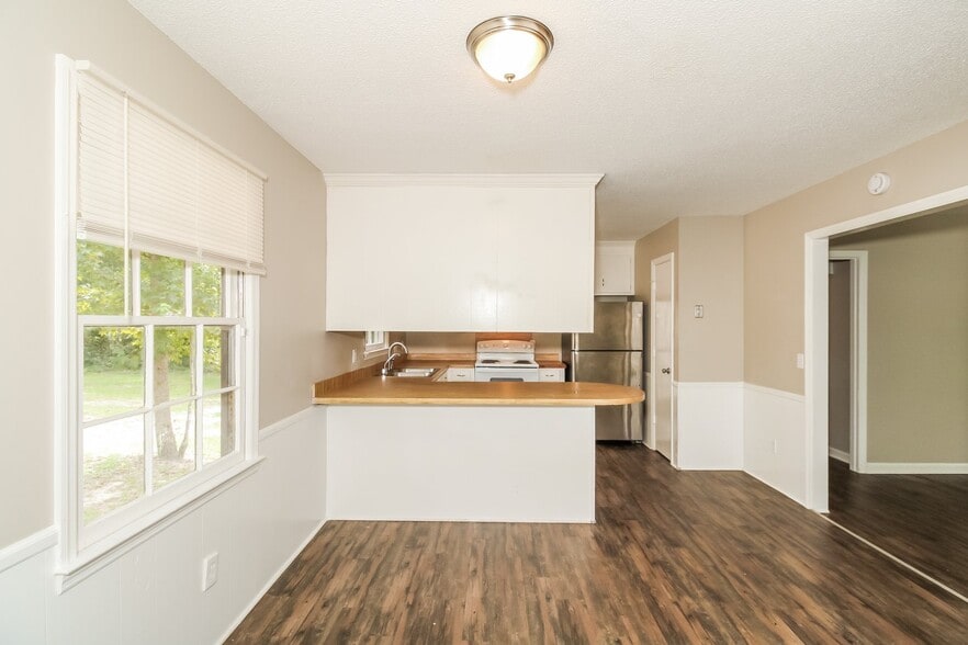 Building Photo - 1260 State Rd S-28-101