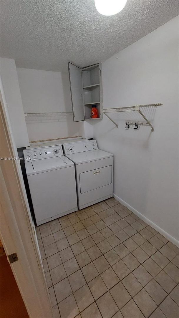 Building Photo - 4226 Landar Dr
