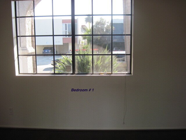 Building Photo - 4076 McLaughlin Ave