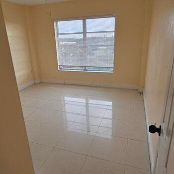 Building Photo - 4174 Inverrary Dr