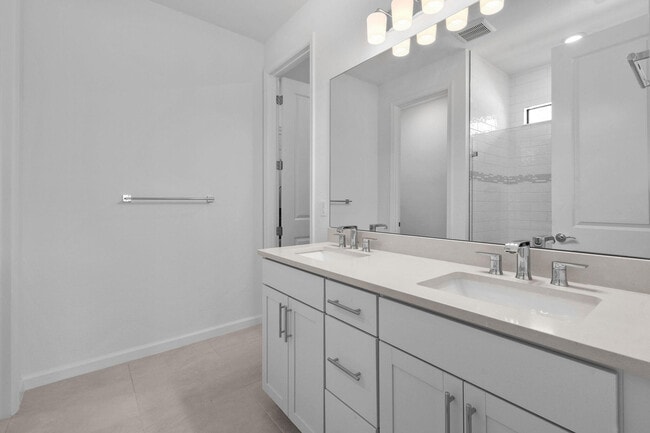 Building Photo - 758 SE Courances Dr