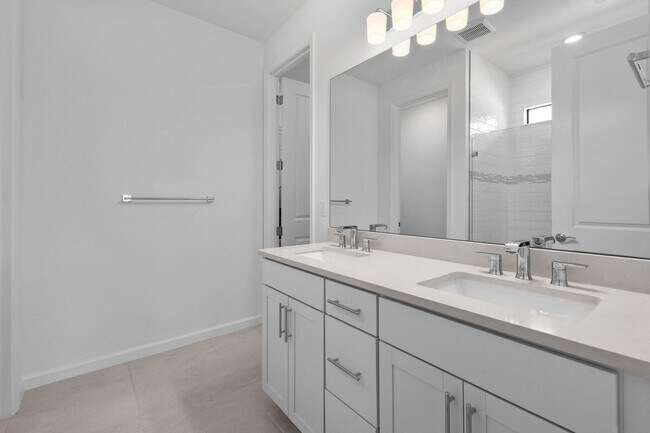 Building Photo - 758 SE Courances Dr