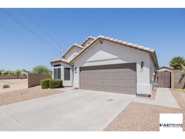 Building Photo - Stylish 3/2 Tempe House with Poolside Bliss!