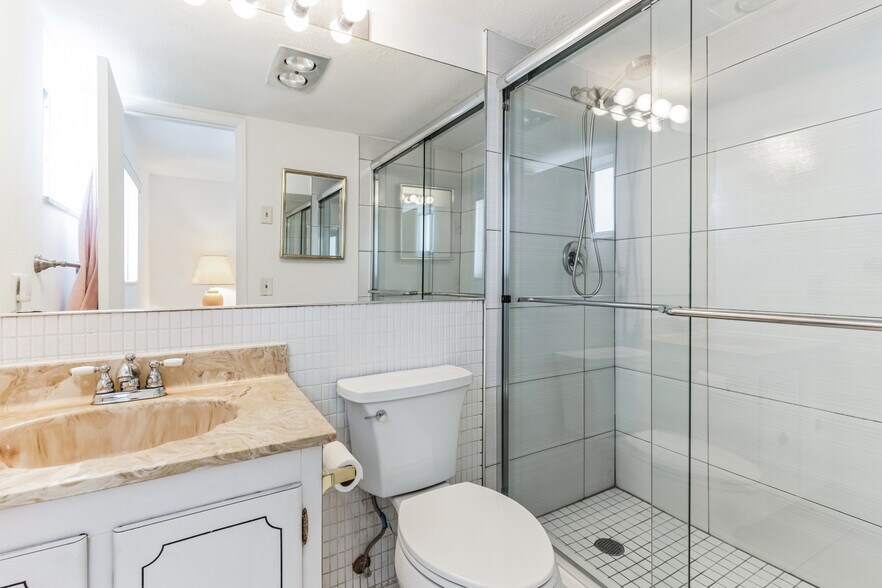 Building Photo - 251 S Cypress Rd