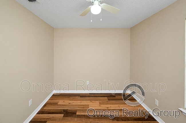 Building Photo - 3020 Barlett Dr