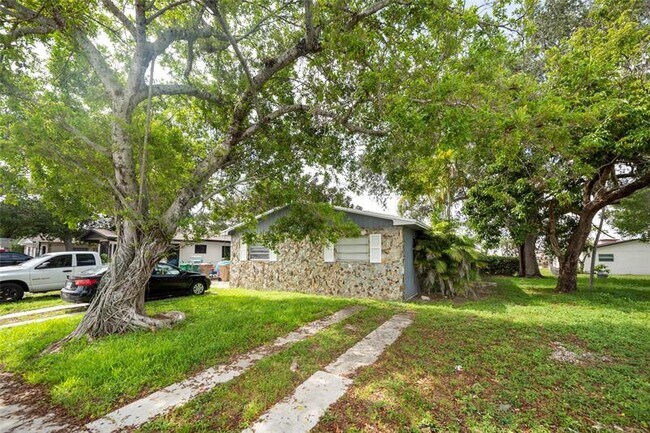 Building Photo - 6170 SW 43rd St