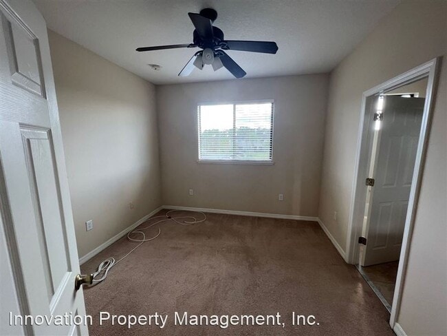 Building Photo - 2227 Seven Oaks Dr