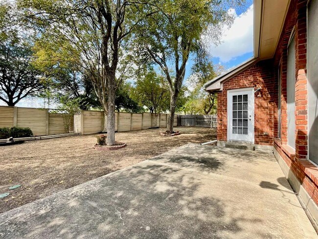 Building Photo - 1725 Dapplegrey Ln
