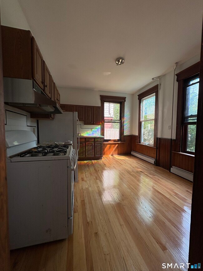 Building Photo - 788 Elm St