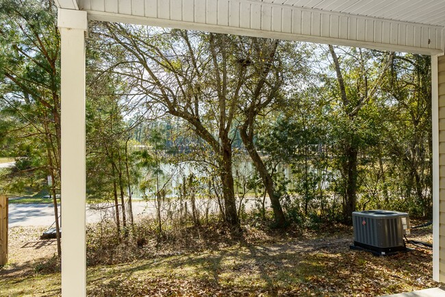 Building Photo - Three Bedroom Townhome