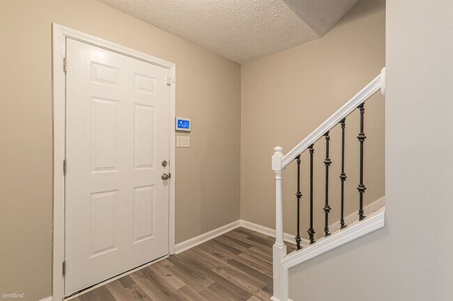 Building Photo - 3 br, 2.5 bath Townhome - 5895 Hampton Court
