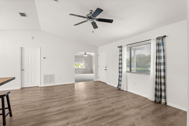 Building Photo - 801 Young Ave NW