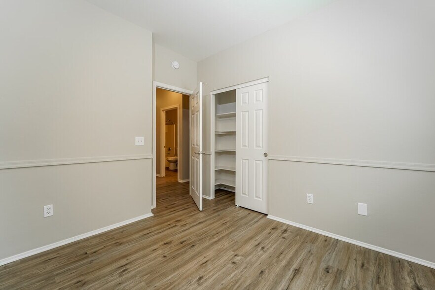 Building Photo - 8448 W Green Kingfisher Ln