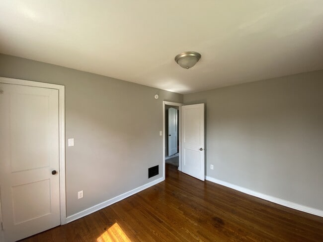 Building Photo - 101 Fame Ave