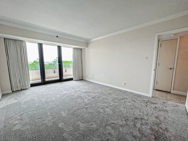 Building Photo - Fantastic 3 Bedroom 3 Bathroom Condo With ...