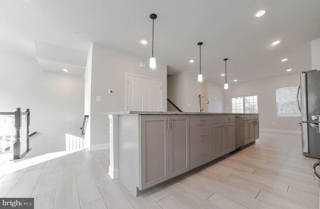 Building Photo - 23861 Myrtle Glen Way