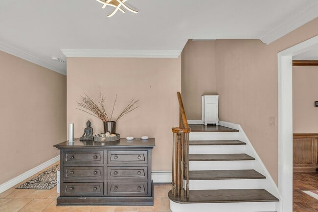 Building Photo - 181 Upper Saddle River Rd