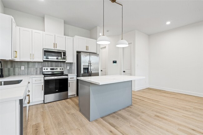 Building Photo - 8324 Corinth St