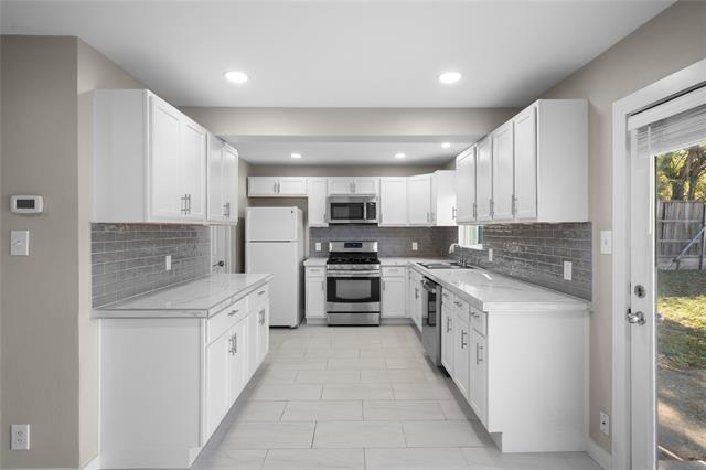 Building Photo - 2302 Valleywood Dr