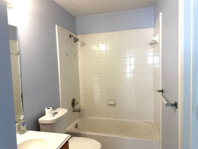 Building Photo - 6235 Sutton Meadows Dr