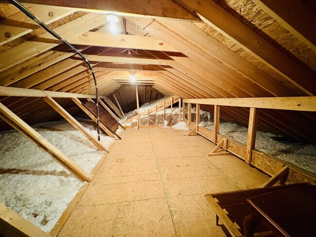 Building Photo - 1268 Easthaven Dr