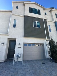 Building Photo - Stunning 3-Bed, 2.5-Bath Townhome in Gated...