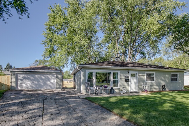 Building Photo - 523 Hawley Ct