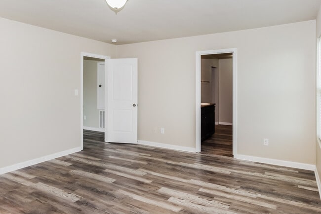 Building Photo - 293 Bermuda Lakes Dr