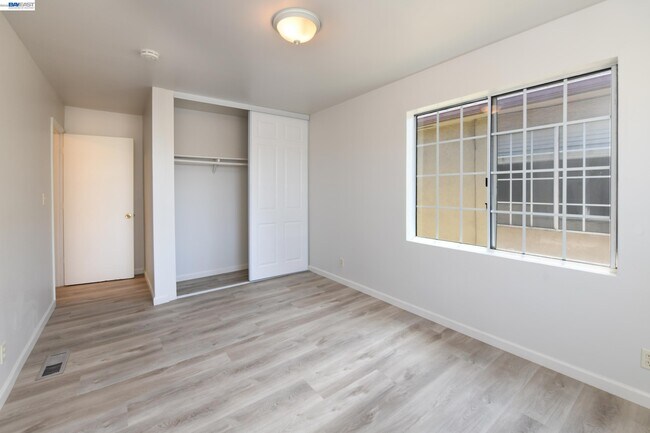 Building Photo - 2716 Adeline St