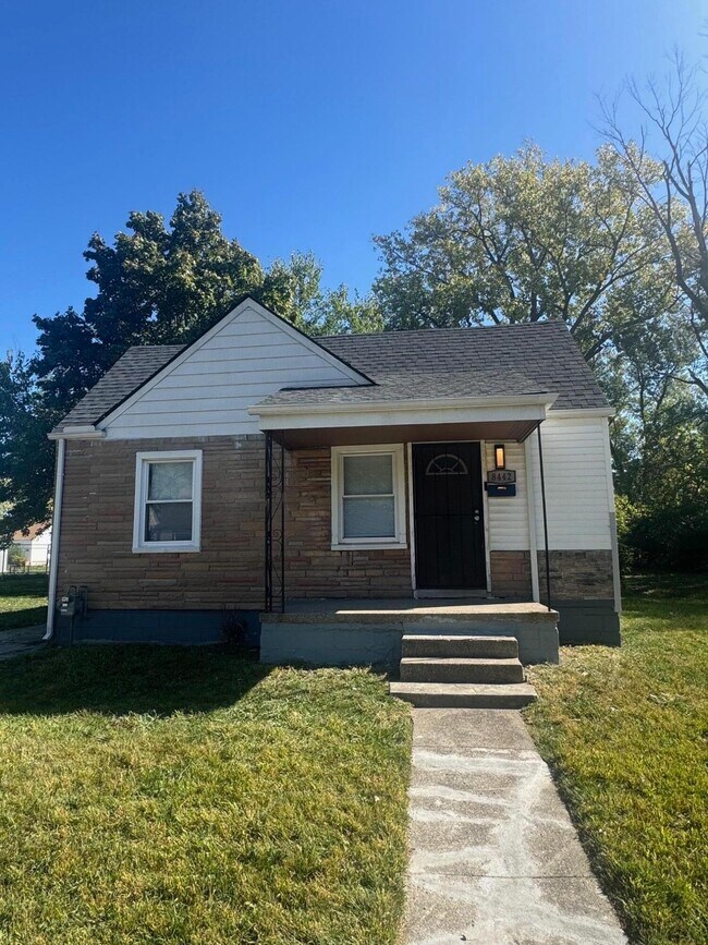 Primary Photo - 8442 Auburn St