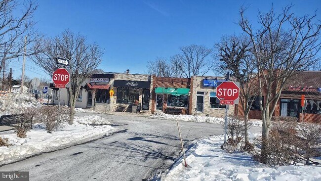 Building Photo - 29 E Hinckley Ave