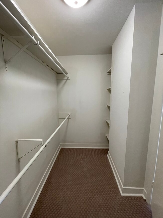 Building Photo - 15021 Hillview Rd