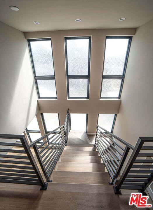 Building Photo - 9904 Laurel Canyon Blvd