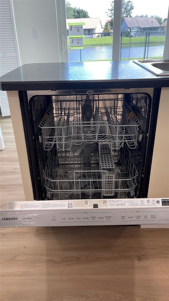 Building Photo - 6425 96th Pl S