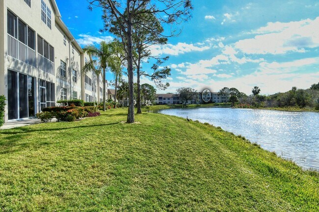 Building Photo - Spacious 3 bedroom, 2 bath condo with a lake view in Palmer Ranch