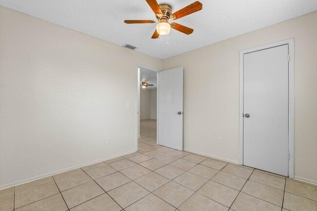 Building Photo - 4915 Gulfstream Rd