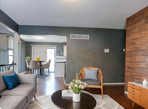 Building Photo - 3909 S Marshall Dr