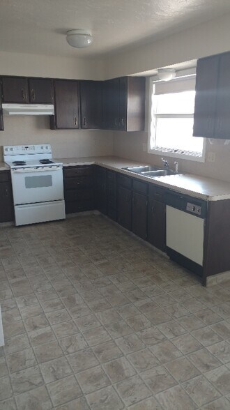 Primary Photo - 190 Moonlite Dr