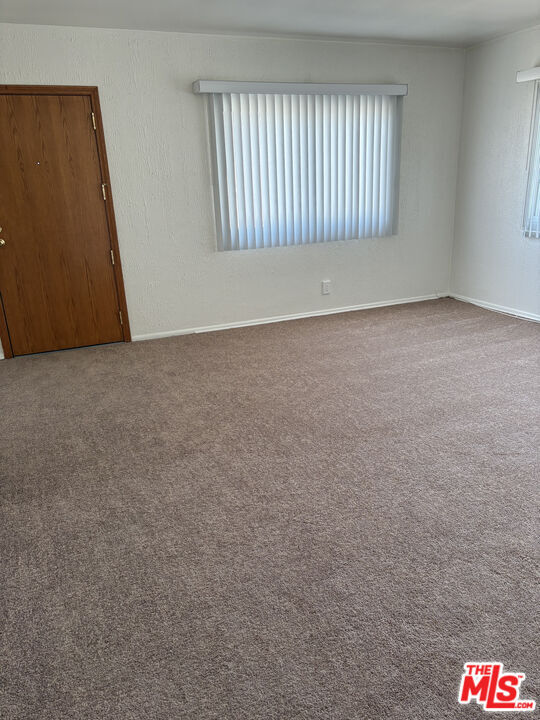 Building Photo - 818 E Nutwood St