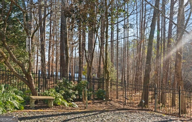 Building Photo - 102 N Cove Dr
